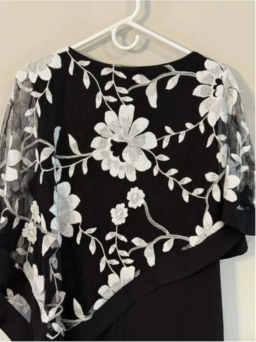 &M Richards Size 16 Black White Floral Embroidered Cape Overlay Dress - Picture 2 of 7